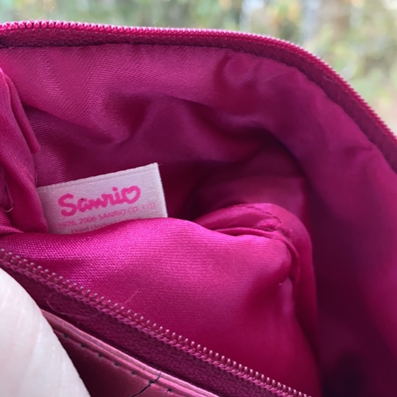 Hello Kitty Vintage  Wristlet- Pink Metallic - Picture 6 of 6